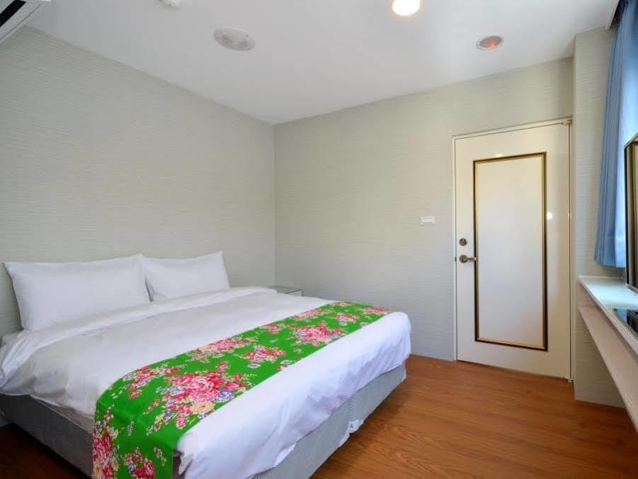 Mini Box Hotel Taipei Exterior photo